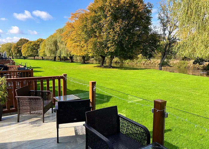 Riverbank Lodge