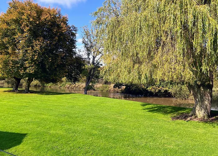 Riverbank Lodge