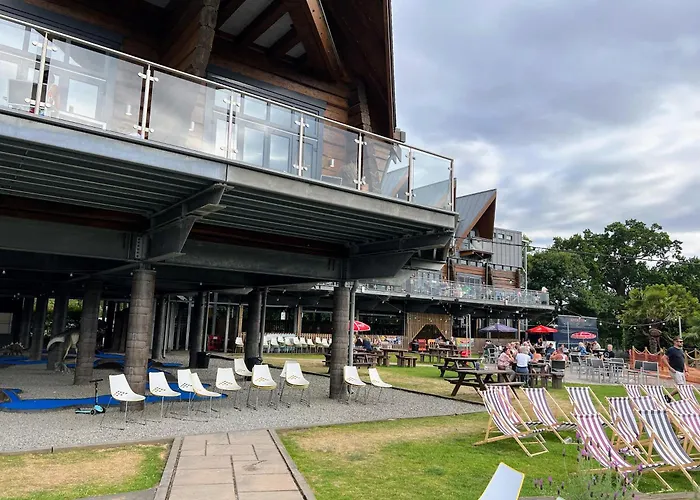 Riverbank Lodge